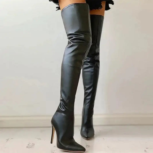 High heel women’s over knee boots in black with pointed toe and slim fit. Elegant 11cm stiletto heel perfect for night outs or fashion events.