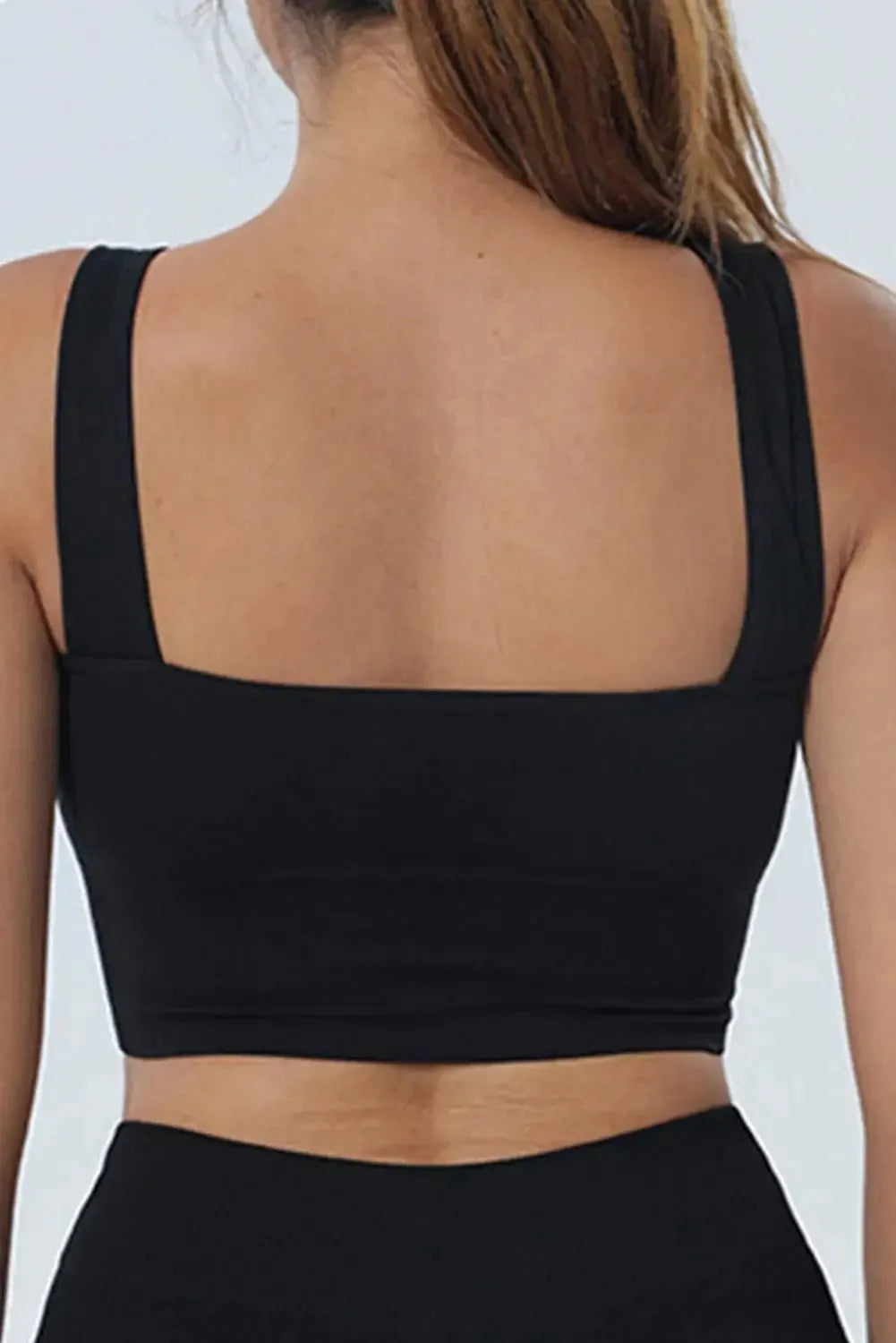 Black seamless u neck sleeveless cropped yoga top -