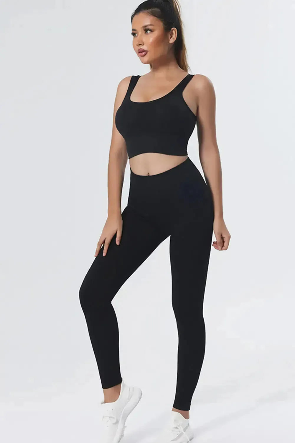 Black seamless u neck sleeveless cropped yoga top -