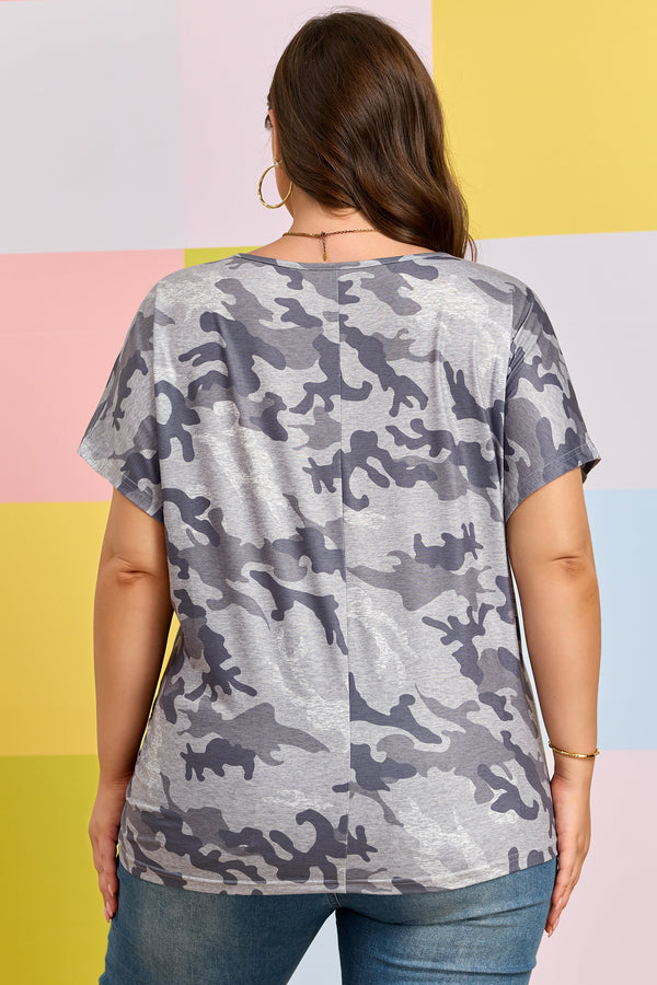 Back view of grey camo print plus size casual T-shirt