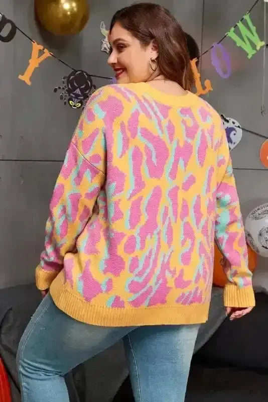 Pink leopard plus size sweater back view — Fashionfitz UK