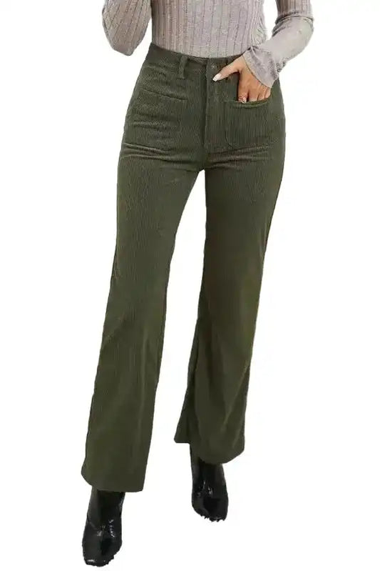 Green corduroy pants for women with high waist and square front pockets. Vintage style trousers with flared legs, ideal for fall and winter wear.