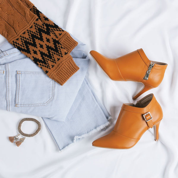 Summer capsule wardrobe flat lay UK fashion 2026