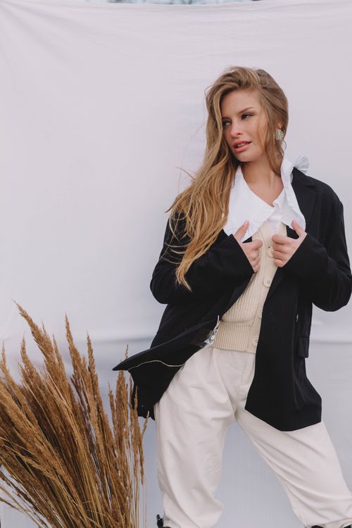 Quiet Luxury Outfits 2026: The Understated Style Dominating Women's Fashion