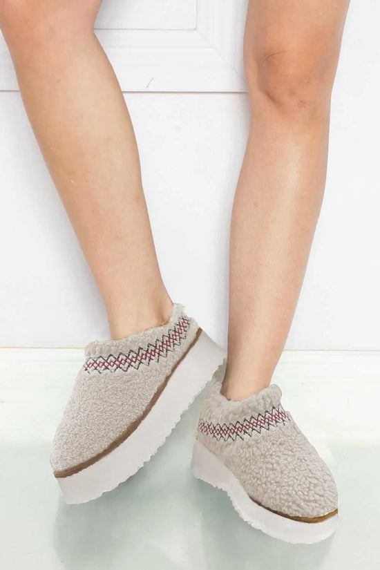 Embroidered sherpa plush winter slippers