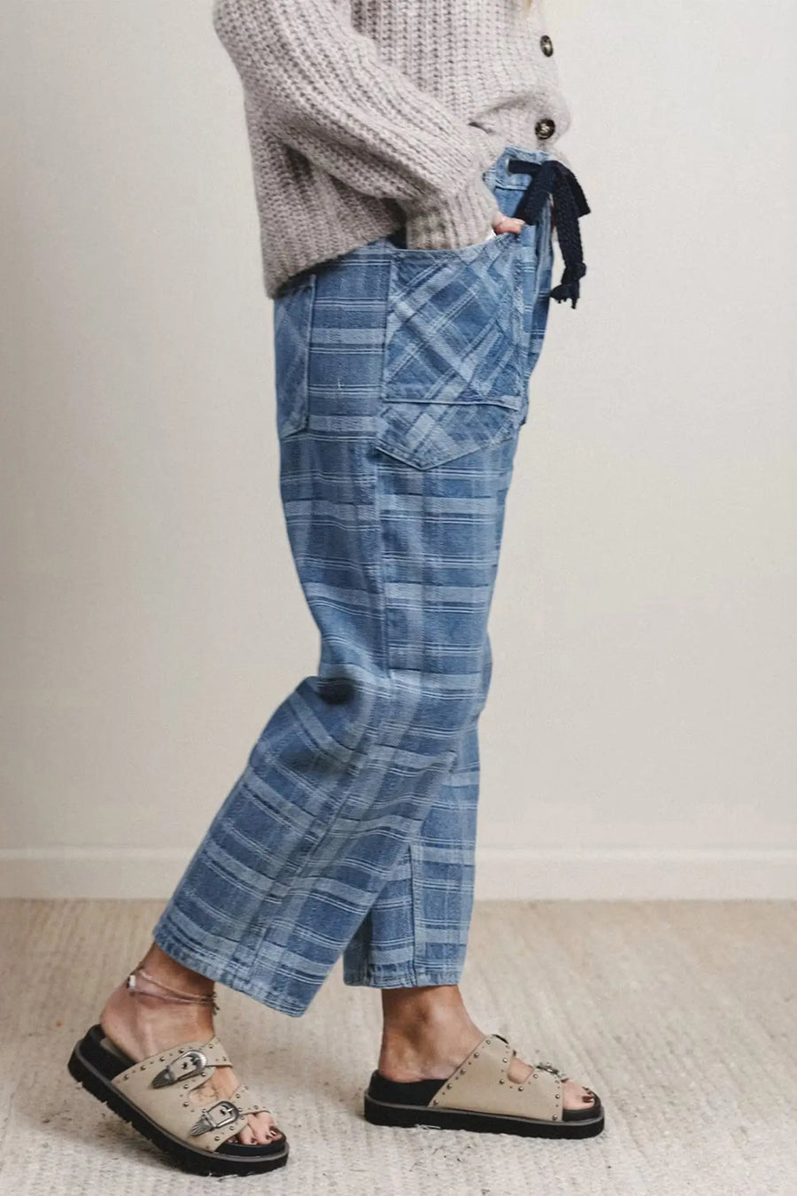 Plaid check pattern detail on sky blue denim ankle-length jeans — Fashionfitz UK