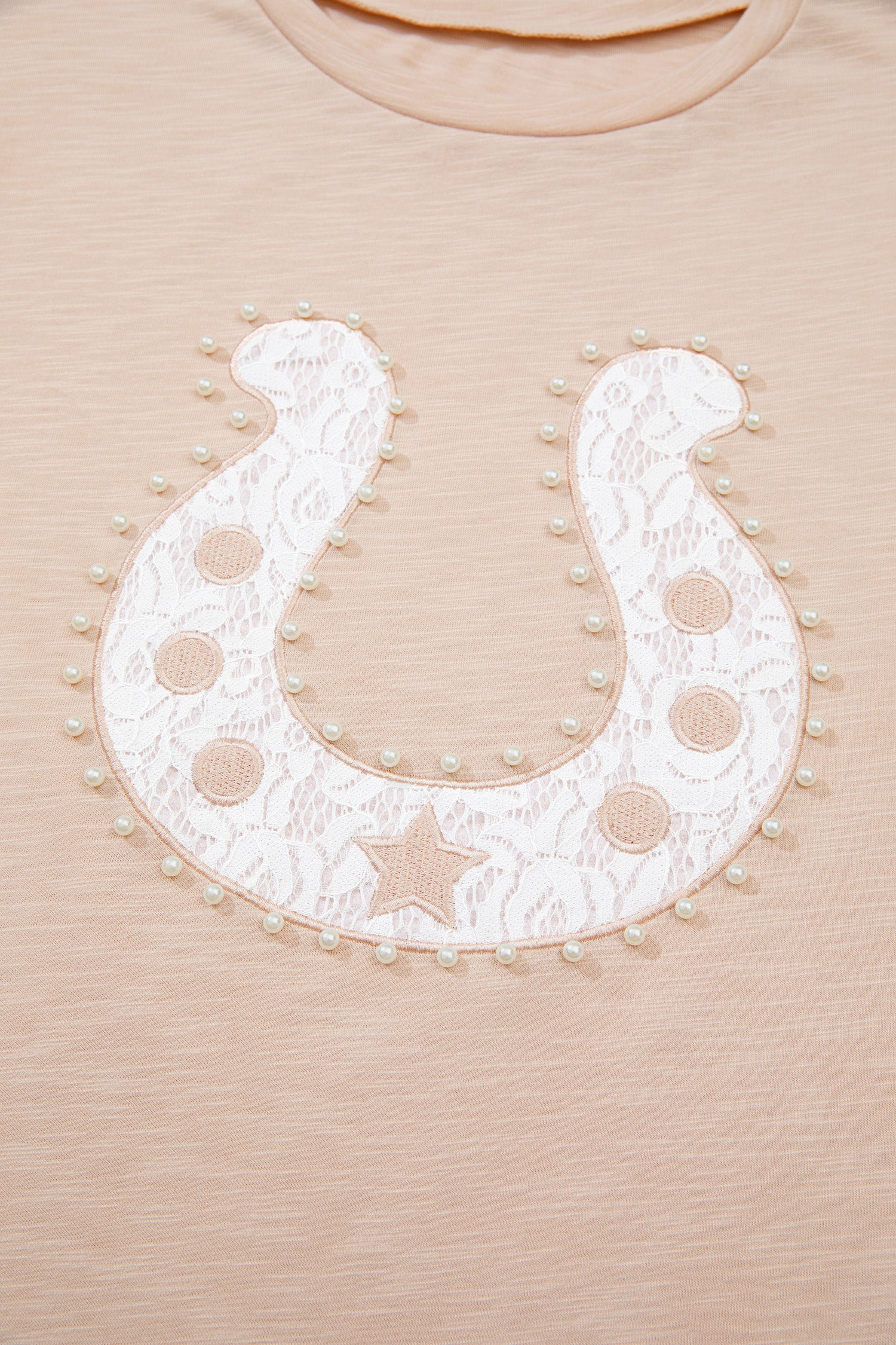 Lace Horseshoe Pearl Bead Graphic Western Short Sleeve Tee