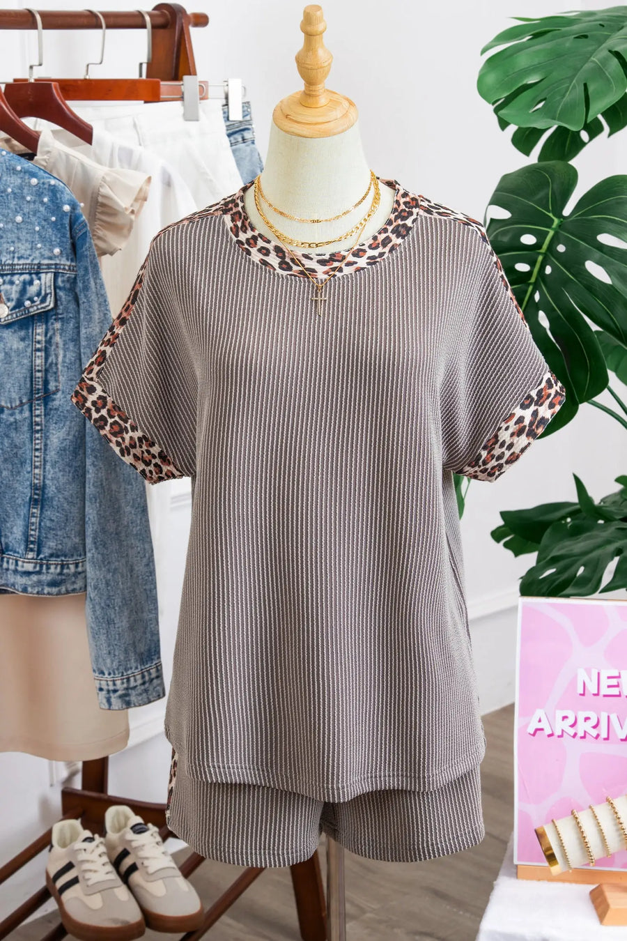 Leopard trim twist ribbed short set two piece outfit sets