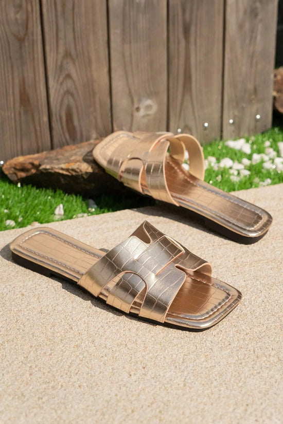 Gold crocodile pattern roman style flat slippers