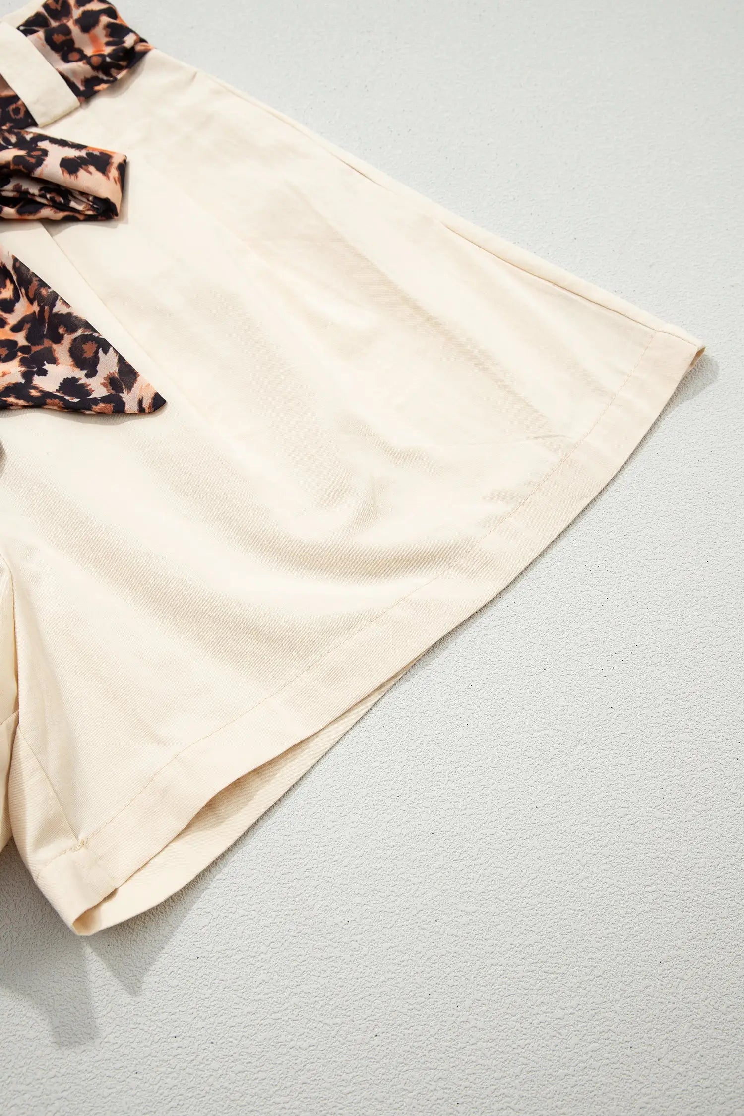 Women’s leopard sash belt pleated high waist wide leg shorts