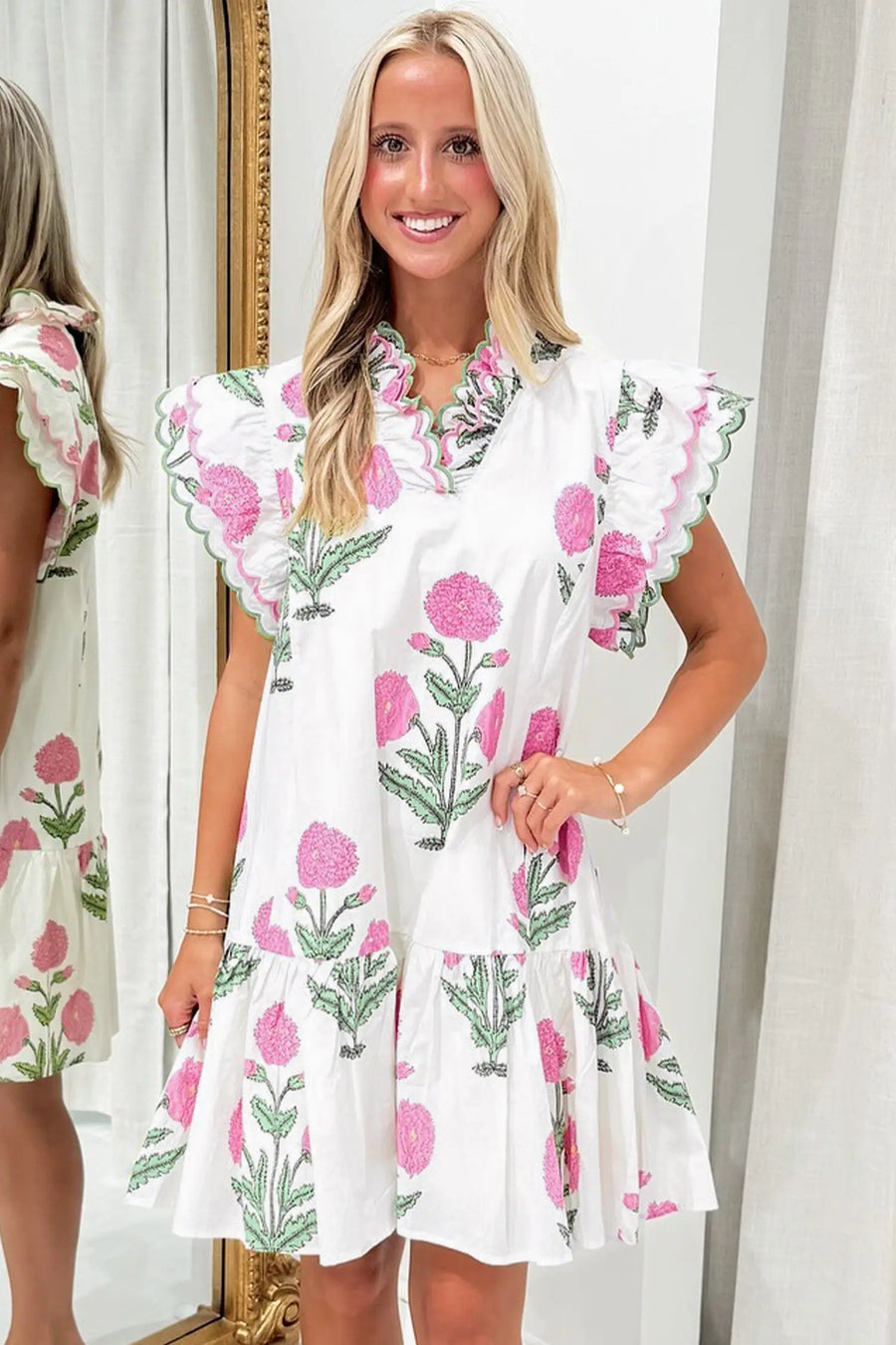 White wild floral scalloped embroidery v neck mini
