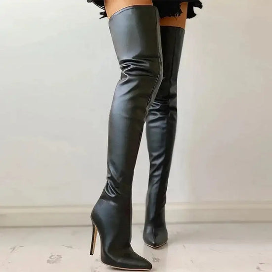 High heel women’s over knee boots in black with pointed toe and slim fit. Elegant 11cm stiletto heel perfect for night outs or fashion events.