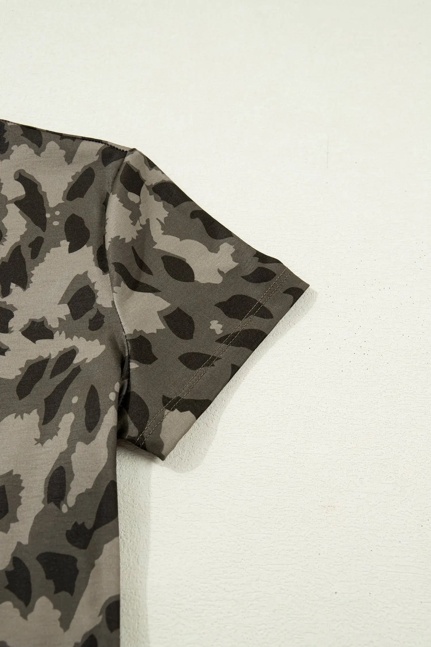 Leopard print slim tee mock neck short sleeve fitted sheath t-shirts