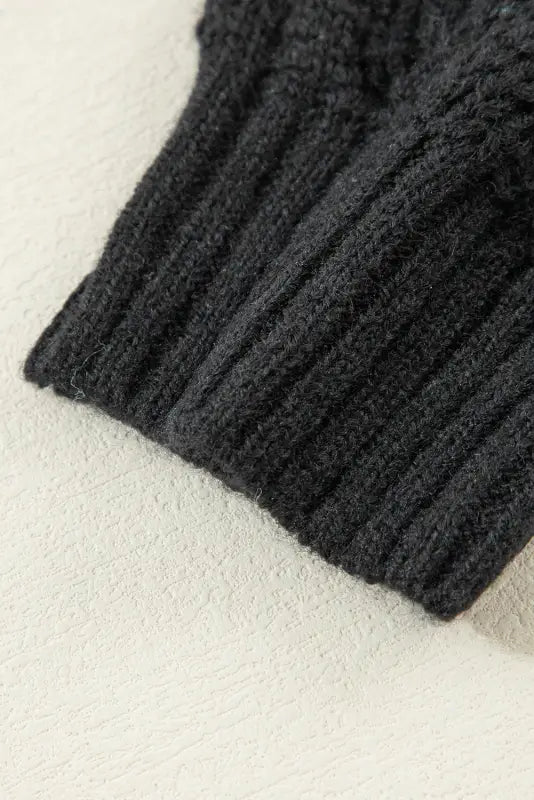 Airy charm drop sweater in ribbed black knit fabric, perfect for a relax relax feel