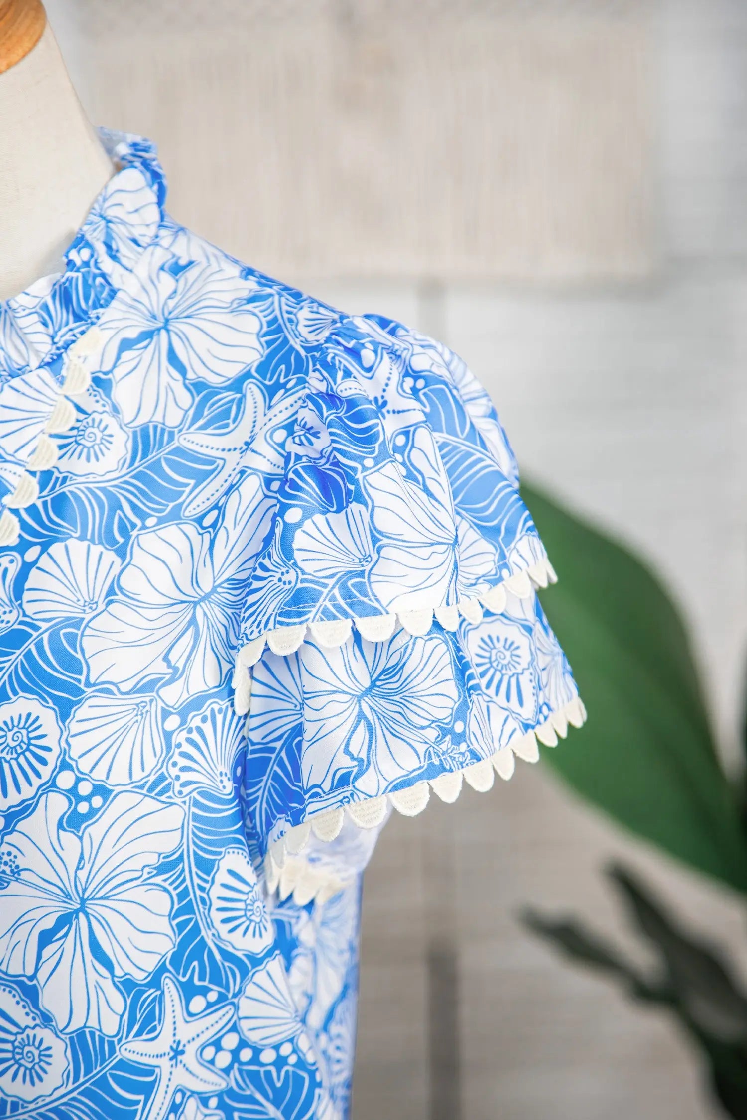 Sky blue oceanic floral scalloped v neck short blouse