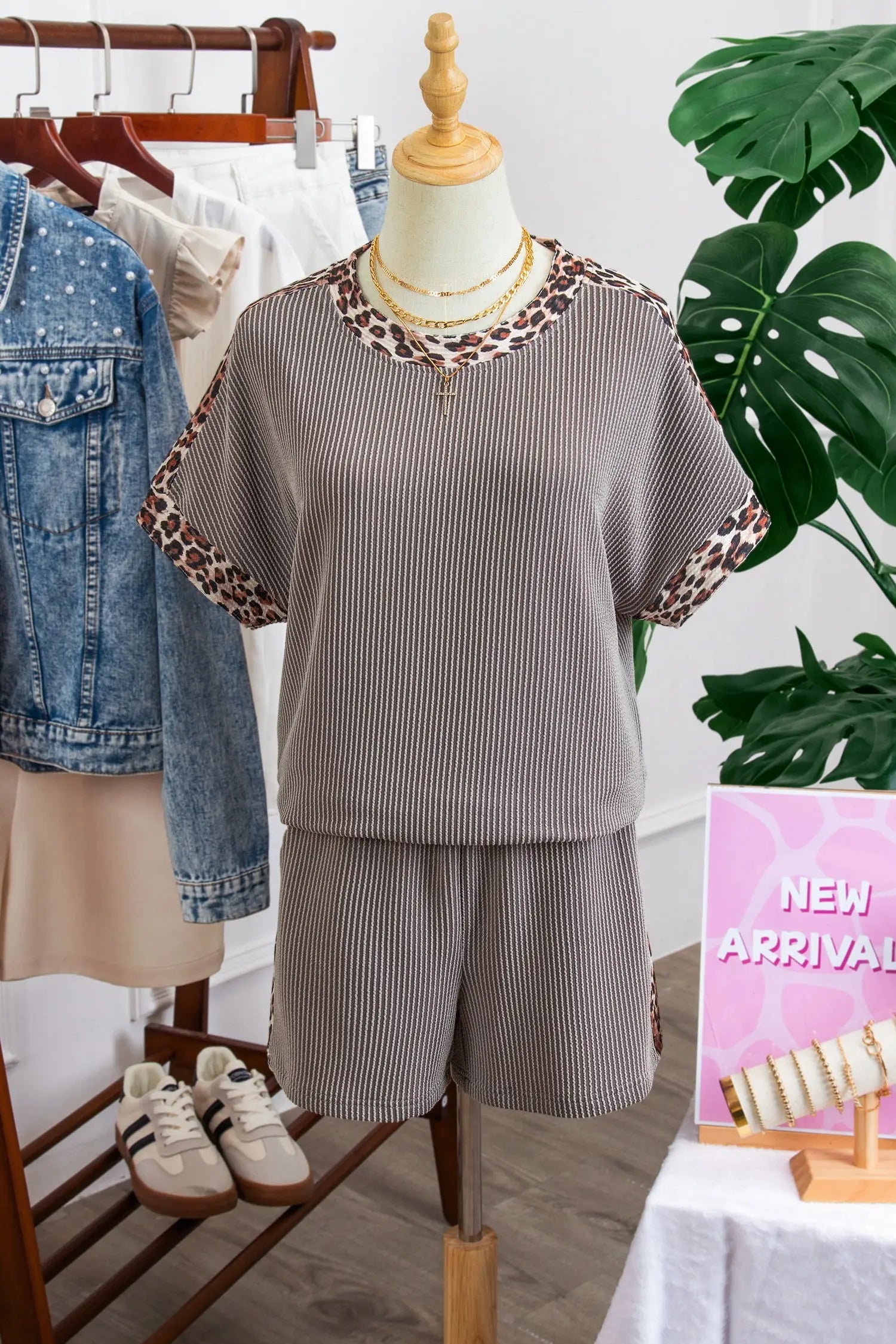 Leopard trim twist ribbed short set two piece outfit sets