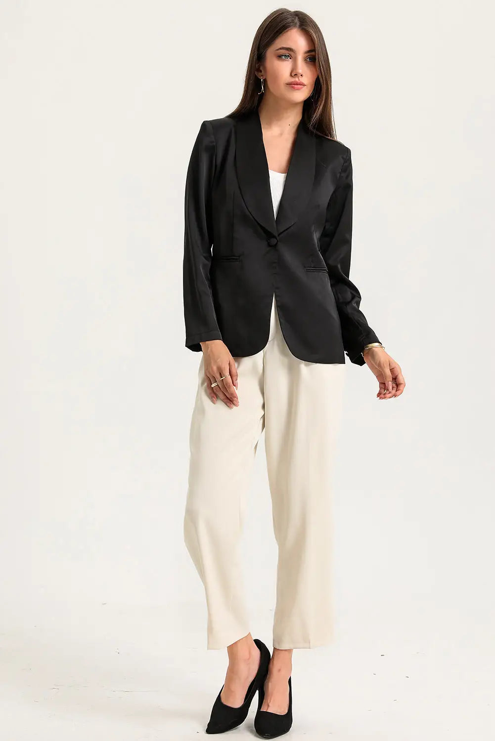 Black collared neck single breasted blazer with pockets - blazers
