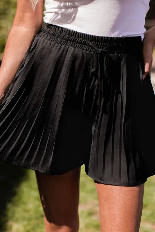 Black drawstring waist flowy pleated shorts