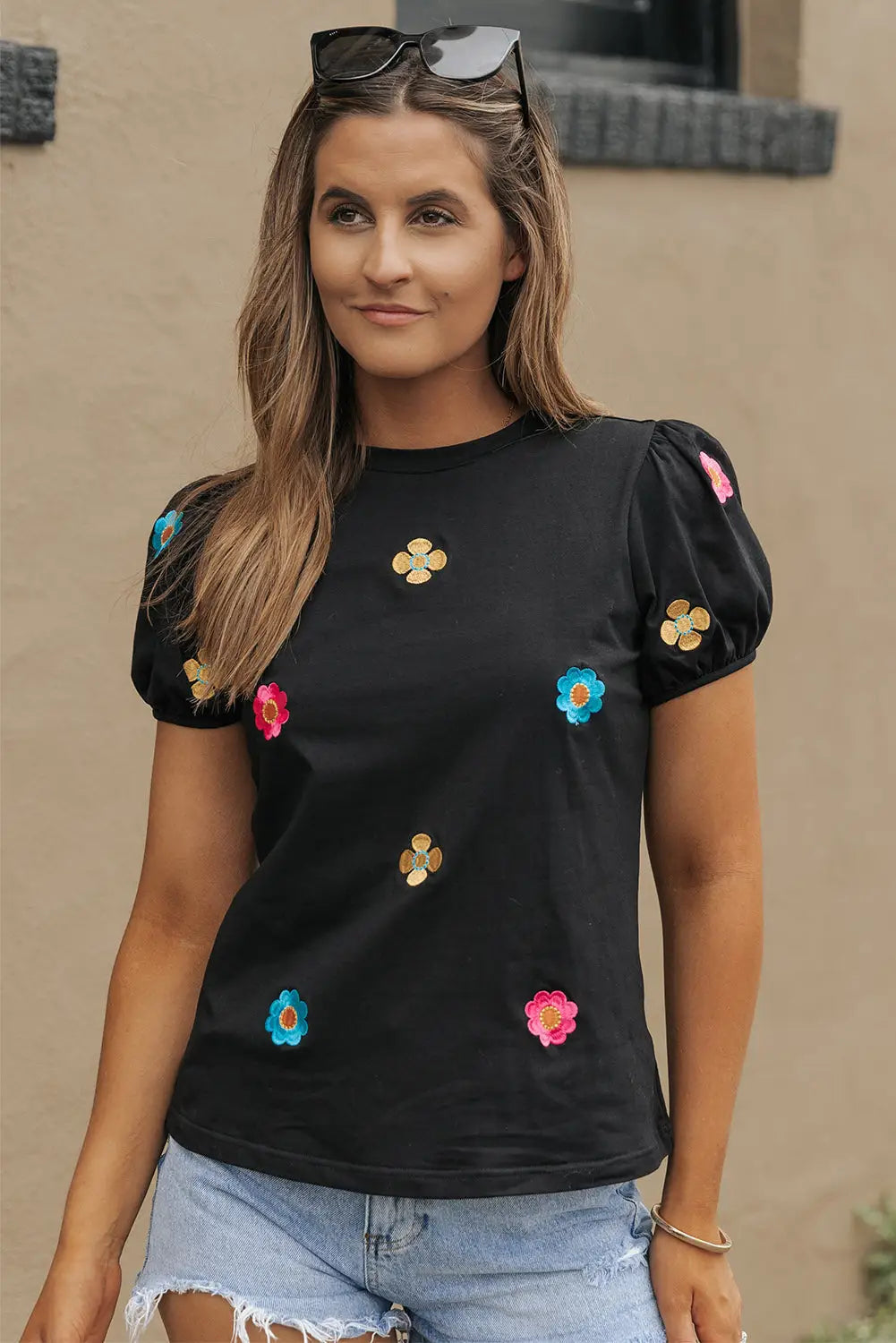 Black embroidered flower short puff sleeve tee - s / 95% cotton + 5% elastane - t-shirts