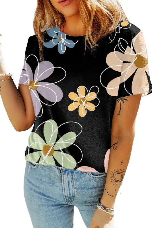 Black floral t shirt with colorful abstract flowers - perfect for a relax relax look!