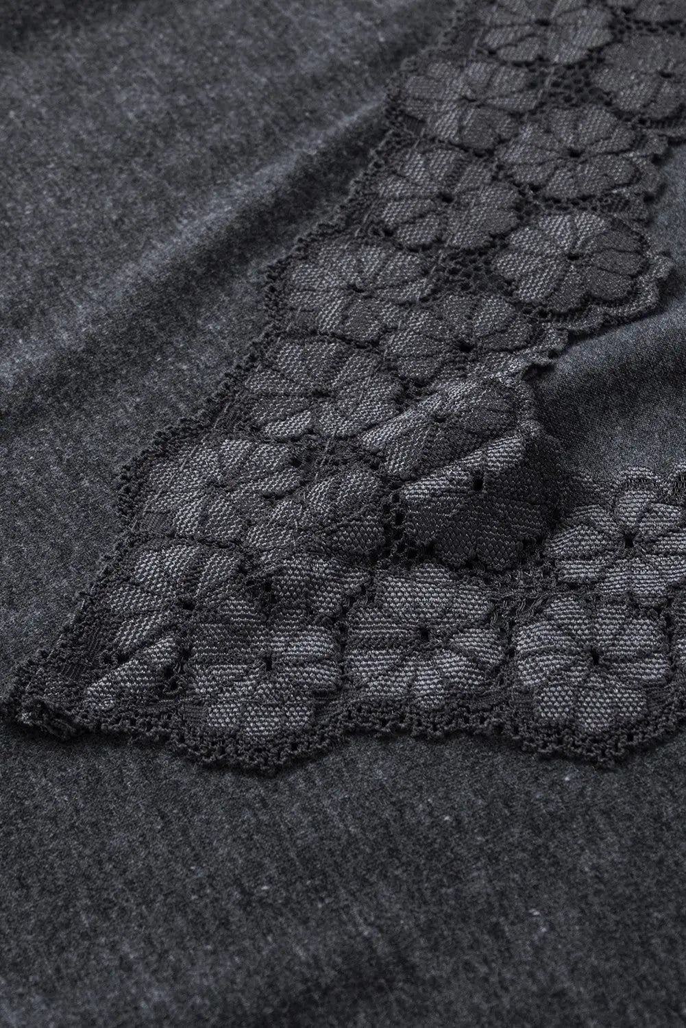 Black lace splicing v neck cami top - tops