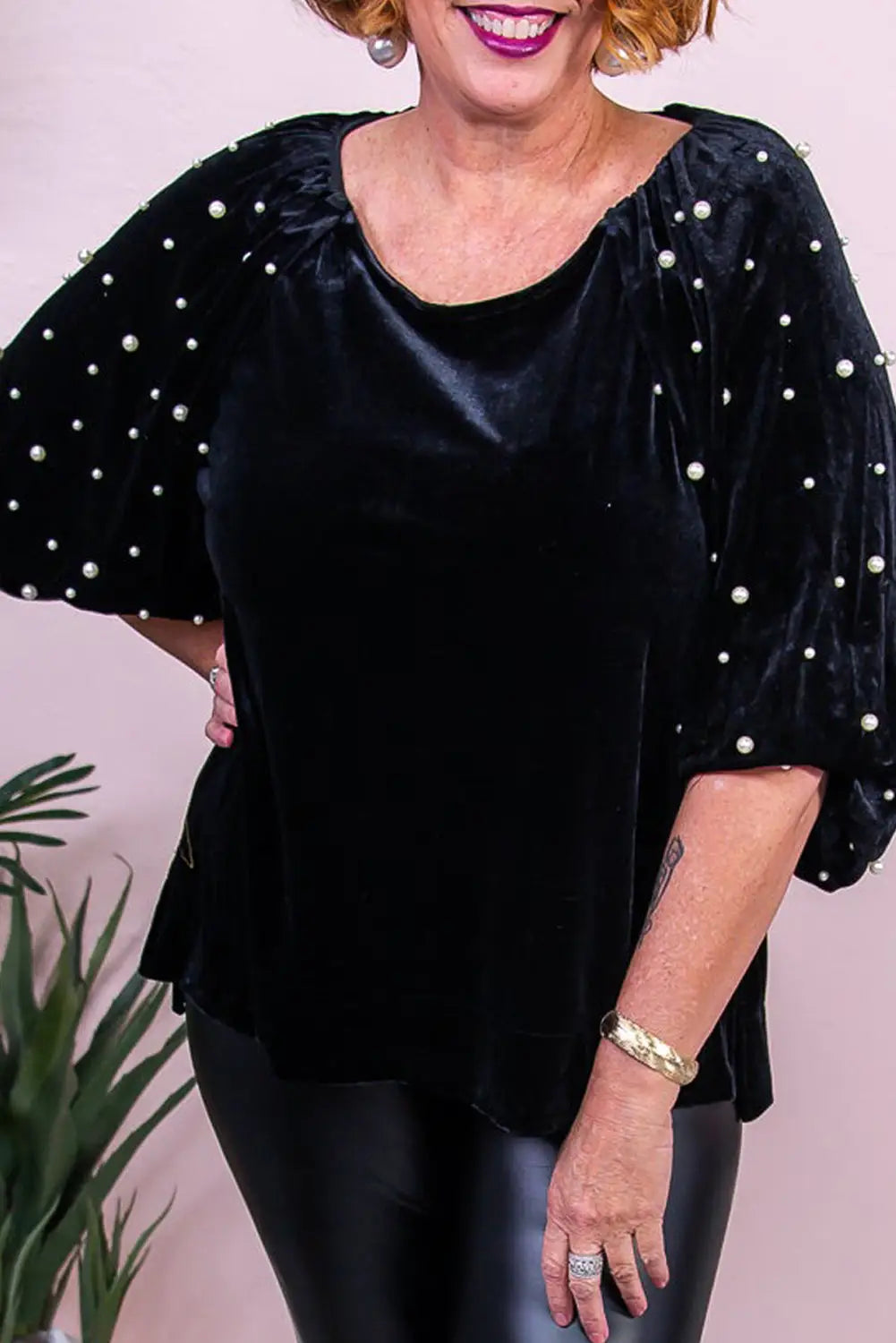 Black pearl embellished puff sleeve velvet plus size top - 1x / 95% polyester + 5% elastane