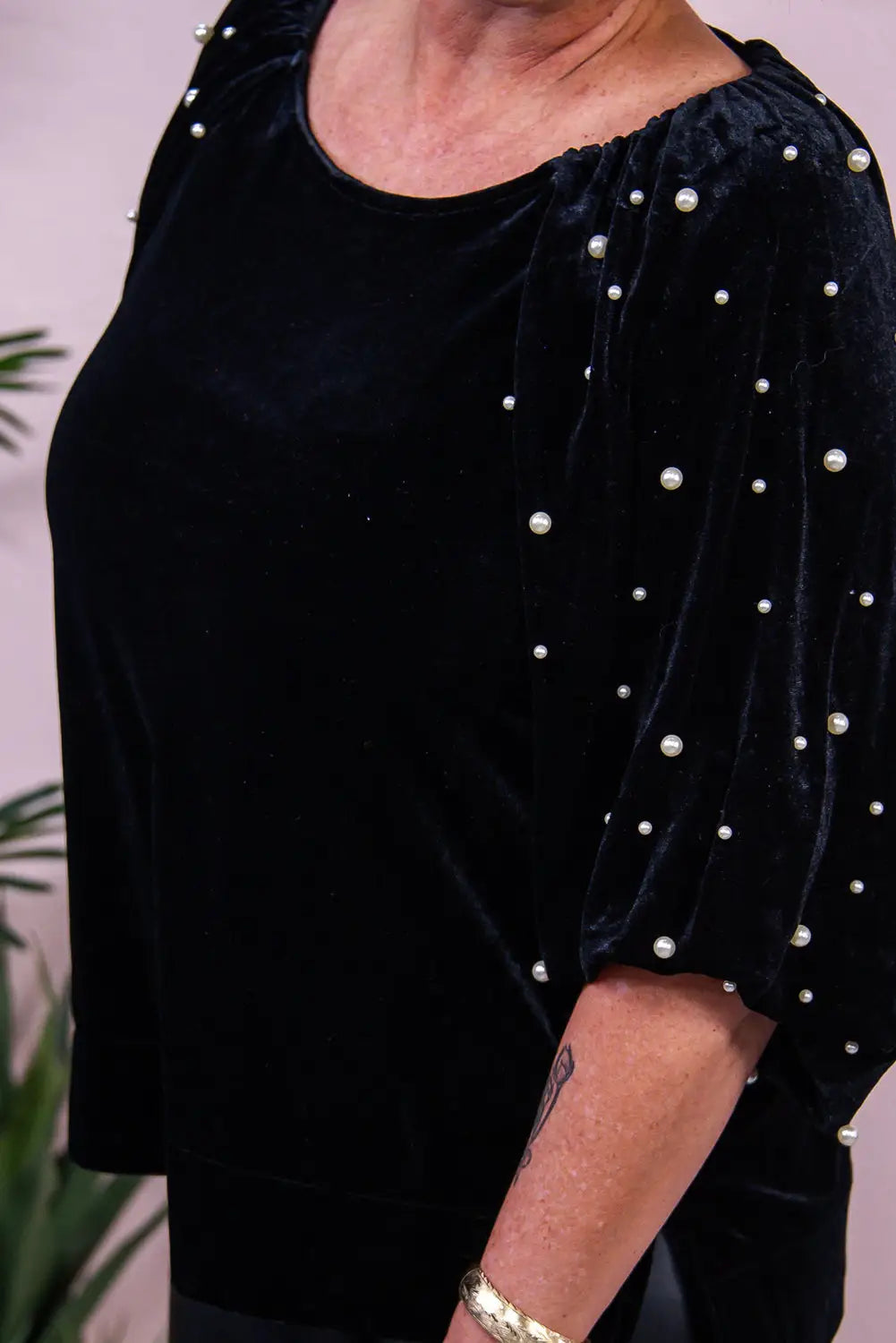Black pearl embellished puff sleeve velvet plus size top