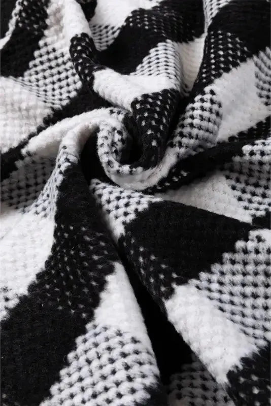 Black Plaid Textured Flap Pocket Shacket - Fashionfitz