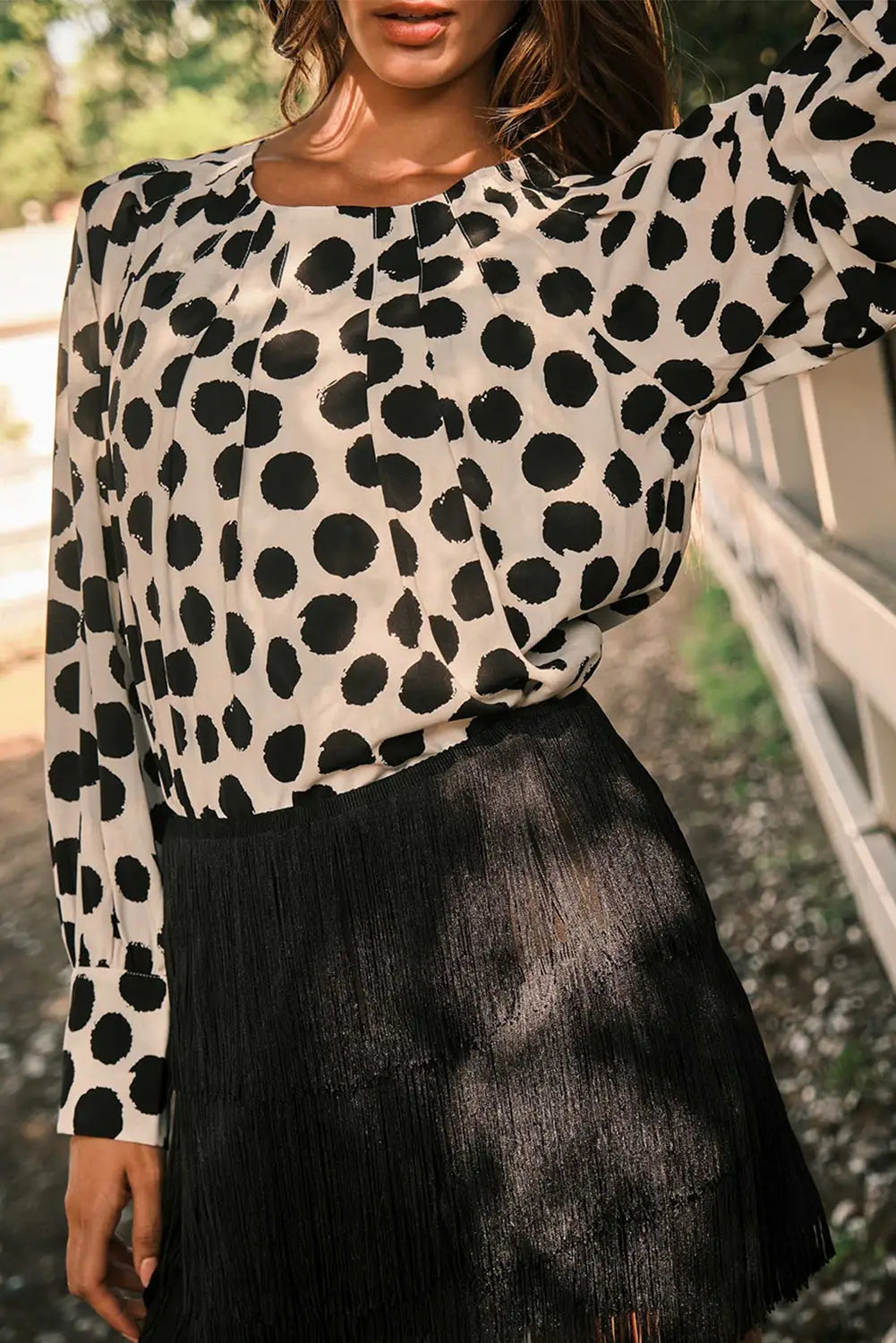 Black polka dot print buttoned sleeve pleat blouse - l / 100% polyester - blouses & shirts