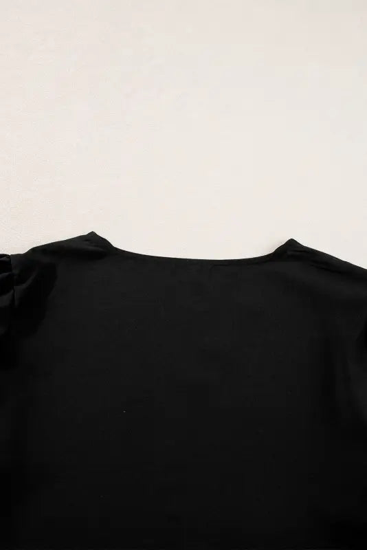 Black scalloped v neckline petal sleeve top - tops & tees