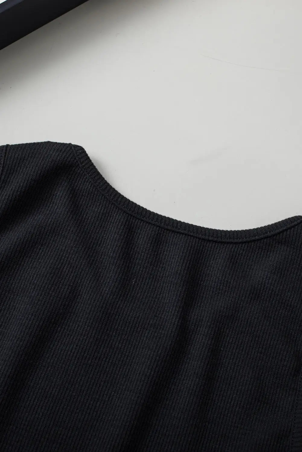 Black seamless sleeveless rib knit crop top - tops
