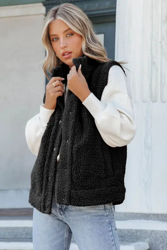 Black snap button pocketed sherpa vest jacket - vests