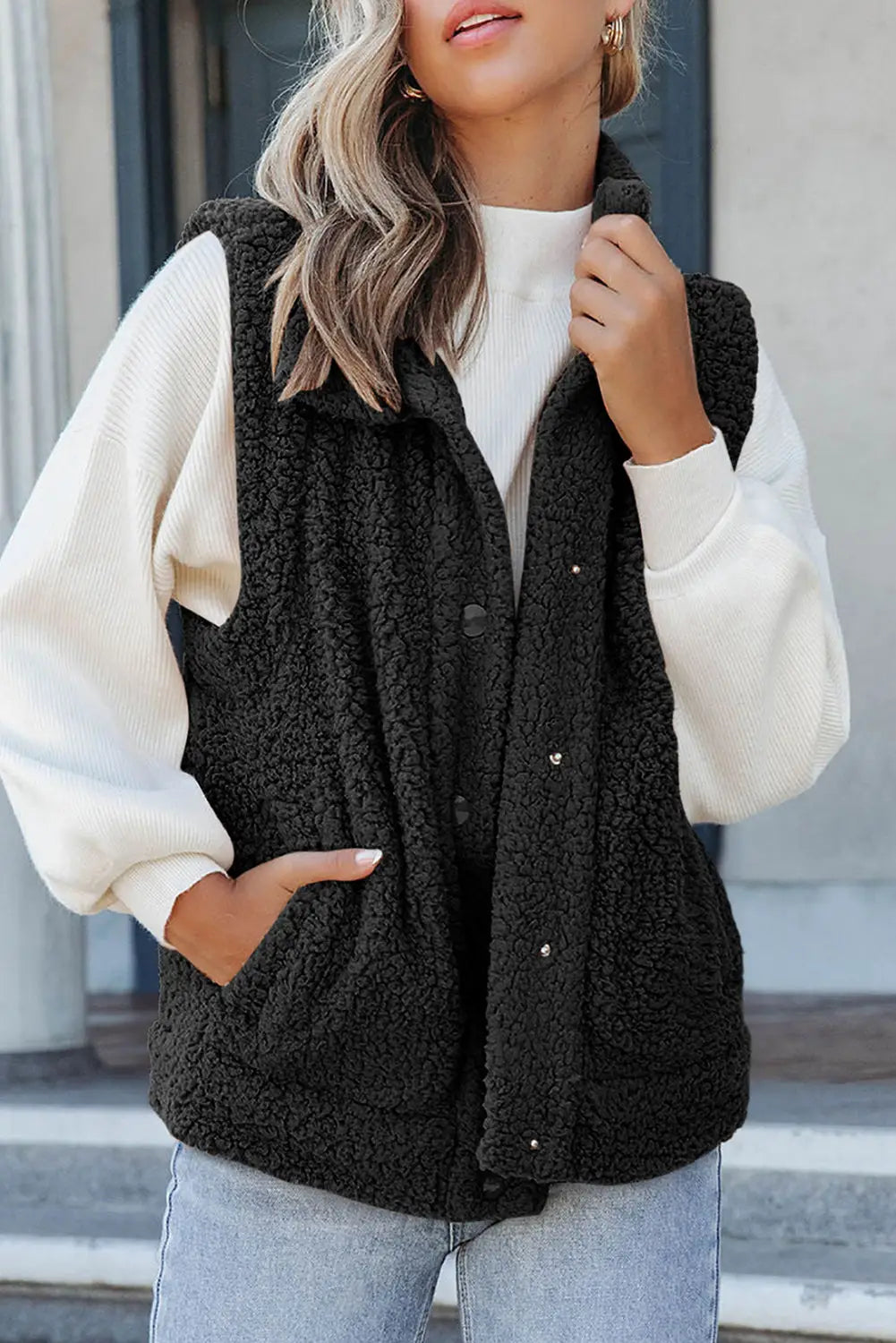 Black snap button pocketed sherpa vest jacket - 2xl / 100% polyester - vests