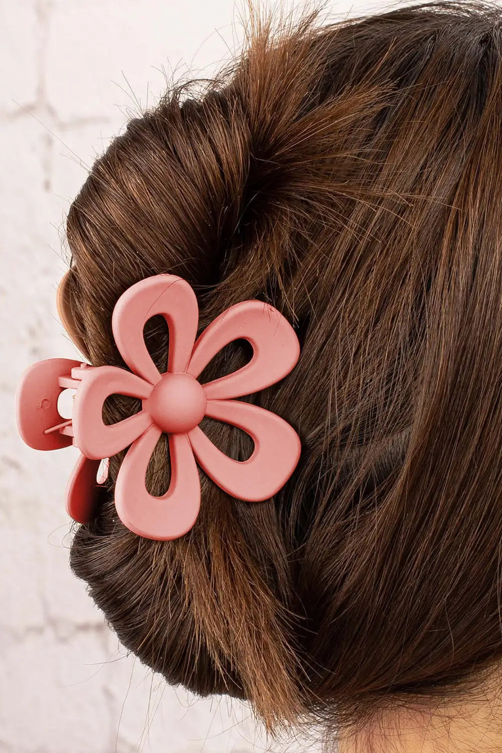 Black sweet hollowed flower shape claw clip - light pink / one size / 100% abs - accessories