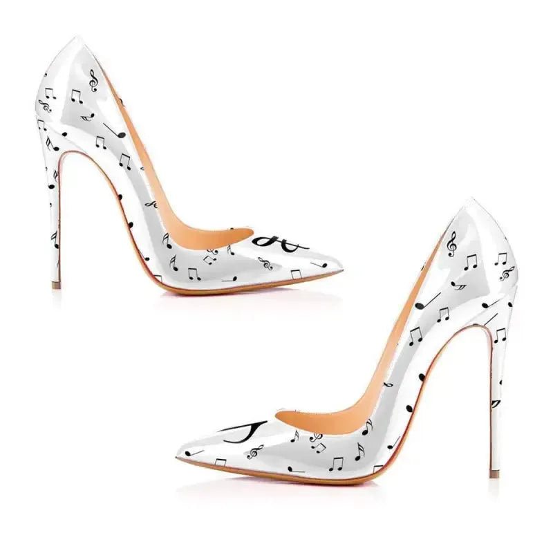 Close-up of stiletto heel and pointed toe on black and white contrast pump Fashionfitz UK