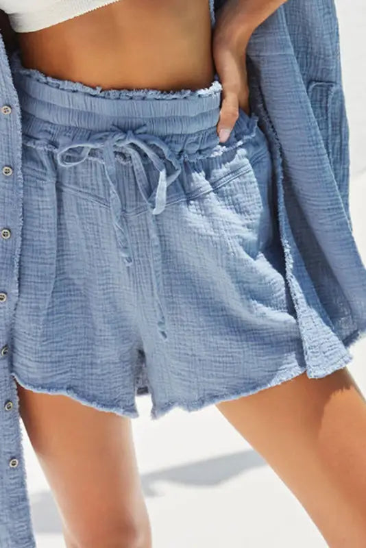 Blue crinkled raw edge casual shorts