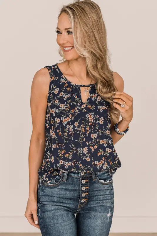 Blue cutout decor round neck floral tank top - tops