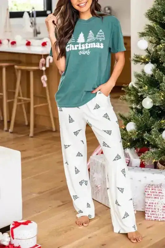 Skobeloff Christmas Print Tee & Pants Lounge Set – Polyester Blend, Women’s Holiday Loungewear Outfit Fashionfitz