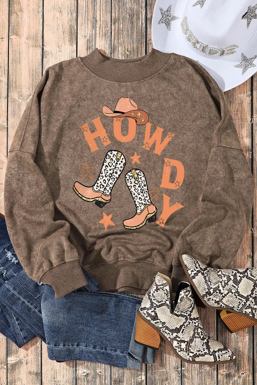 Brown howdy western fashion graphic sweatshirt - 2xl / 75% polyester + 25% cotton - sweatshirts