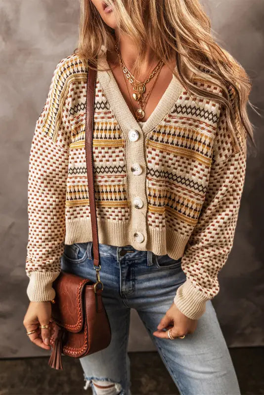 Earthy-toned patterned buttoned cropped cardigan with sleeve length and button-front closure