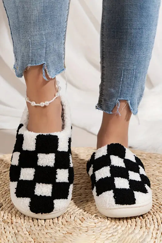 Checkered fuzzy winter slippers