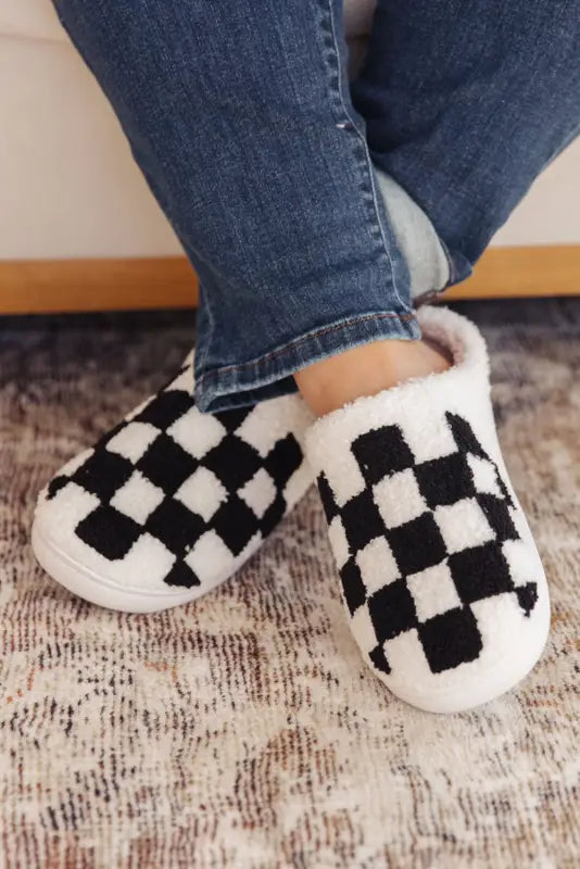 Checkered fuzzy winter slippers