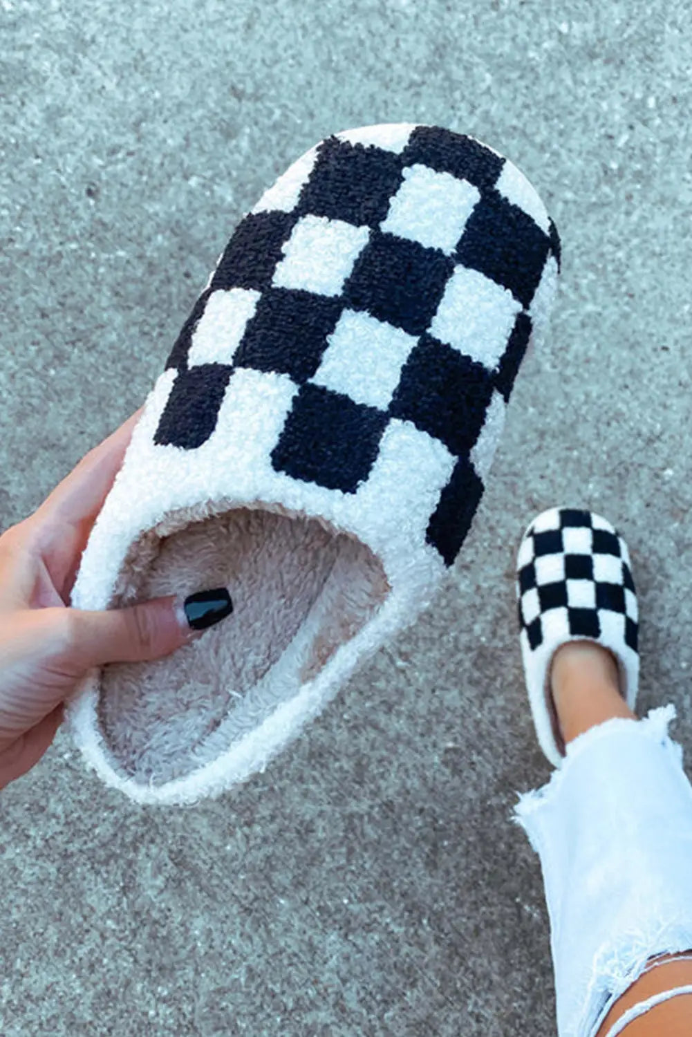 Checkered fuzzy winter slippers - black / 37