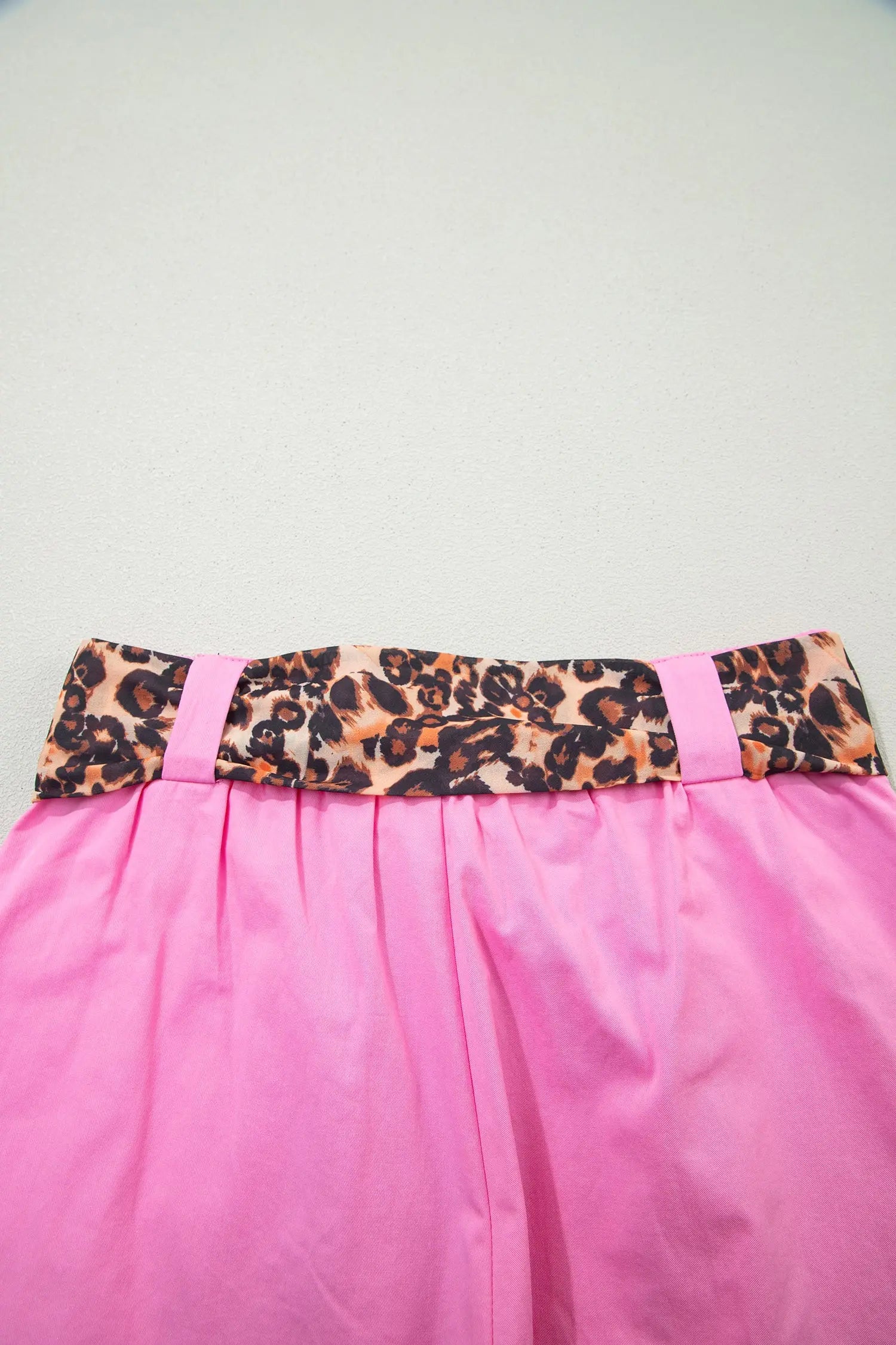Women’s leopard sash belt pleated high waist wide leg shorts