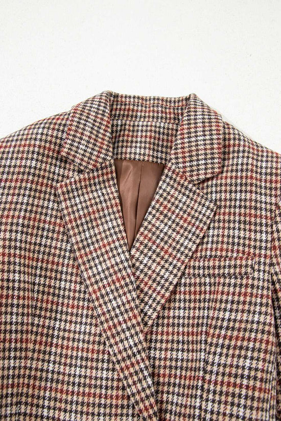 Close-up of collar and lapel on Ladies Brown Houndstooth Fitted Blazer, showing detailed houndstooth pattern and brown lining.