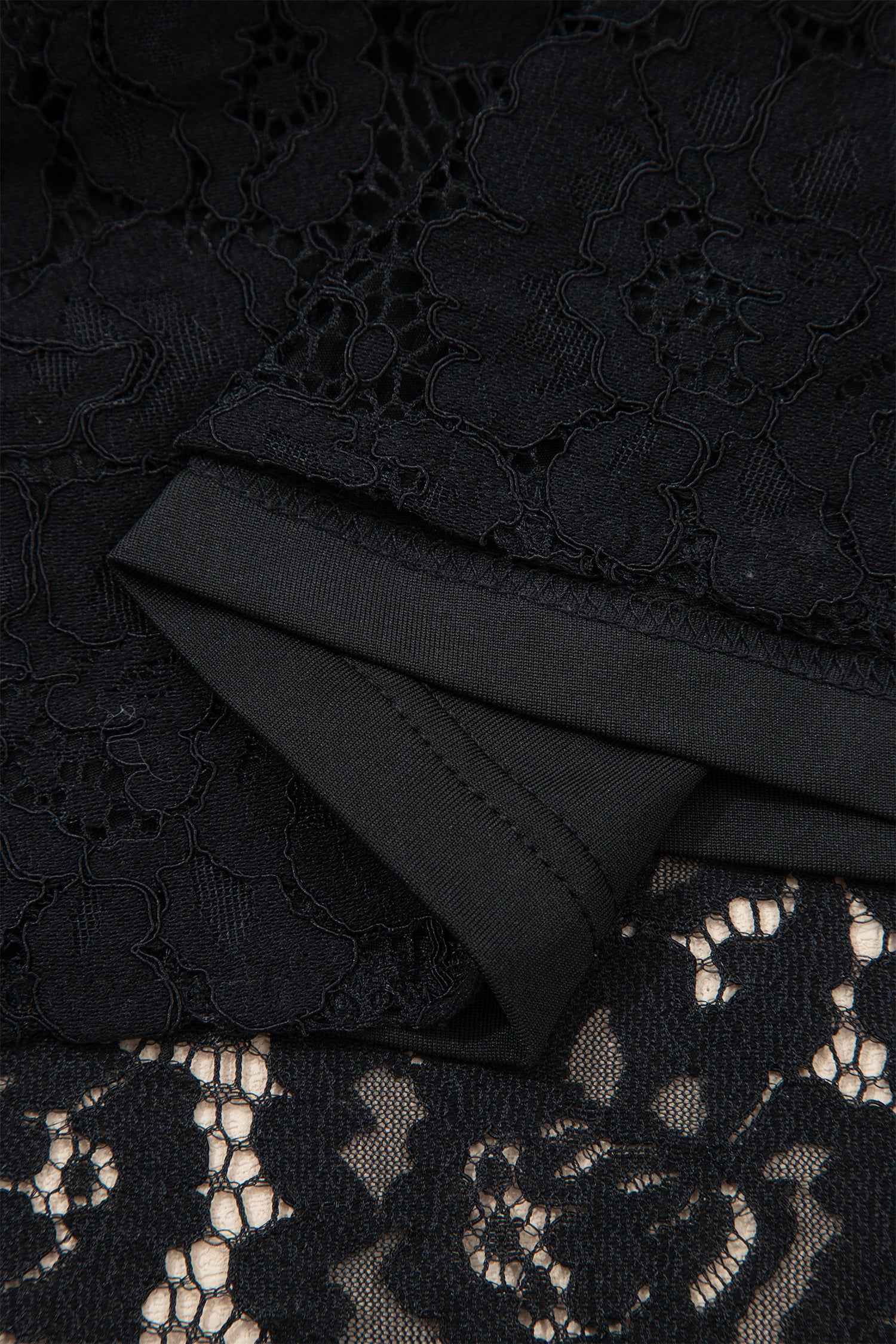 Inner lining and lace overlay of the Black Lace Maxi Dress, emphasizing breathable fabric and quality stitching for summer comfort.