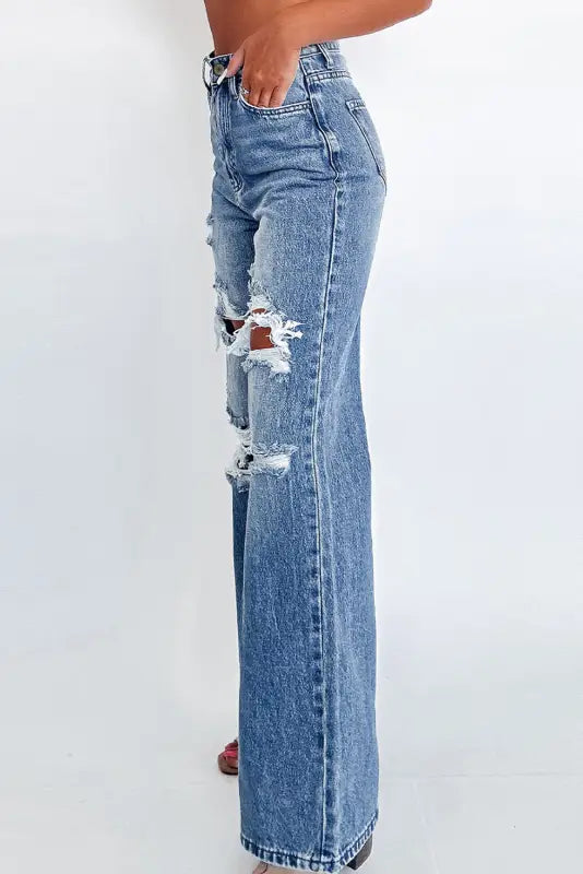 Distressed elegance wide-leg jeans with thigh rips for a relax relax style