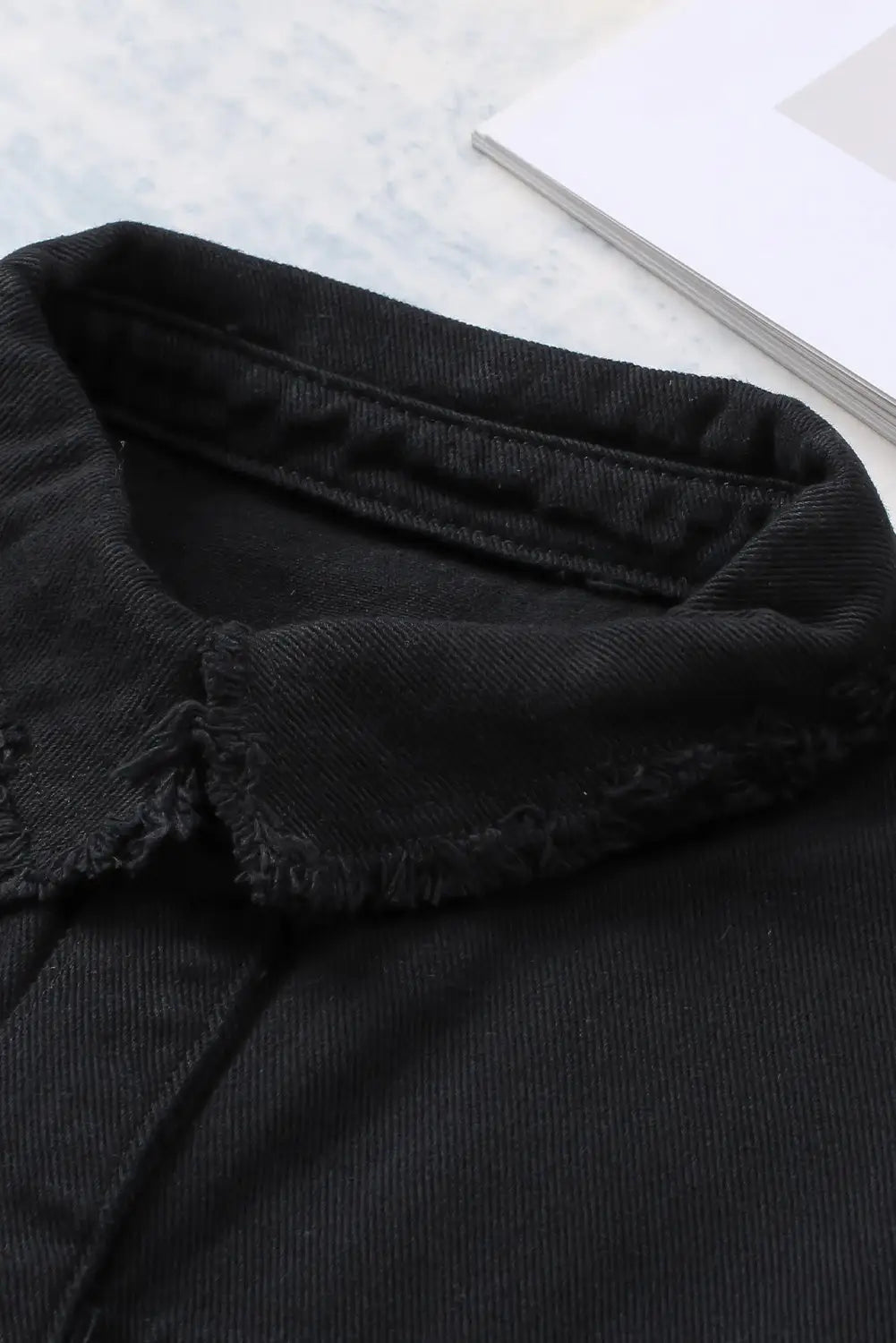 Distressed flap pockets frayed hemline denim jacket - jackets