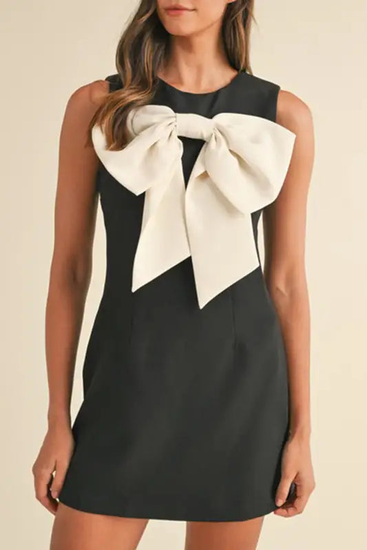 Elegant noir mini dress with bowknot applique