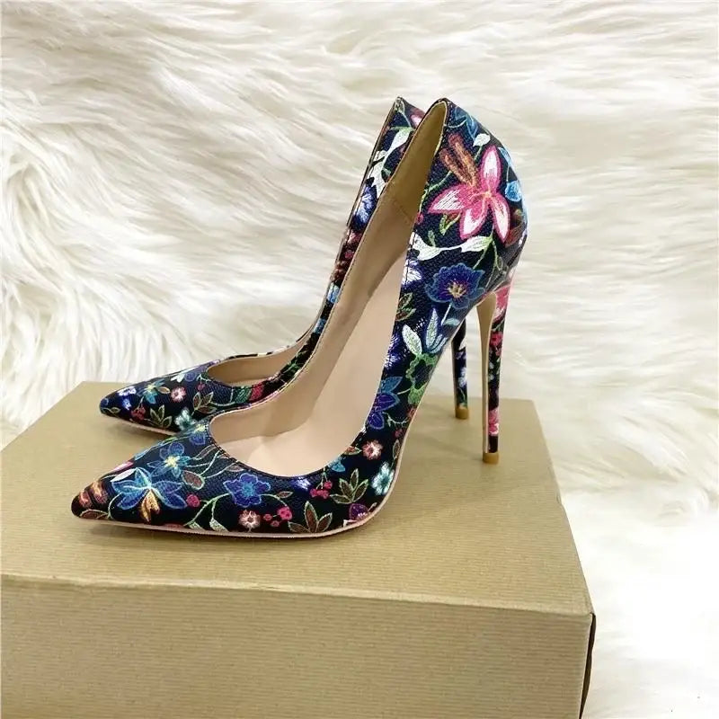Embroidered graffiti stiletto high heels shoes - black 10cm / 33 - pumps